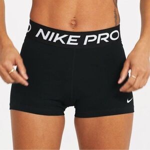 Nike pro shorts size medium